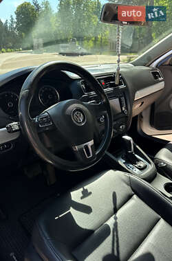 Седан Volkswagen Jetta 2013 в 