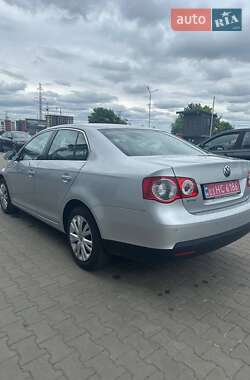 Седан Volkswagen Jetta 2009 в 