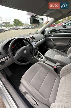 Седан Volkswagen Jetta 2009 в 