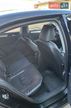 Седан Volkswagen Jetta 2013 в 
