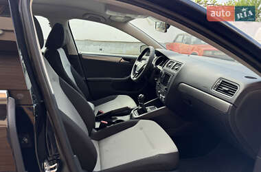 Седан Volkswagen Jetta 2017 в 