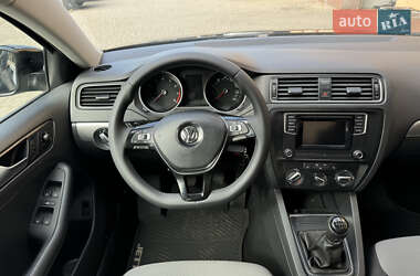 Седан Volkswagen Jetta 2017 в 