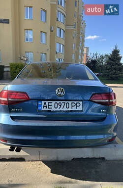 Седан Volkswagen Jetta 2015 в 