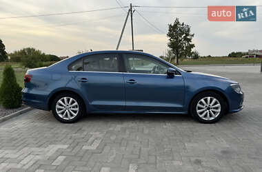Седан Volkswagen Jetta 2016 в 