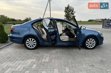 Седан Volkswagen Jetta 2016 в 