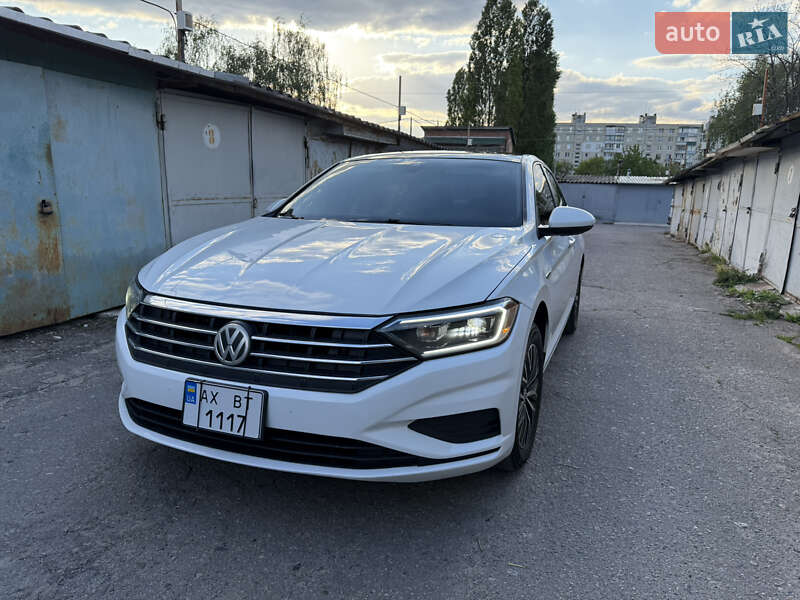Седан Volkswagen Jetta 2018 в 