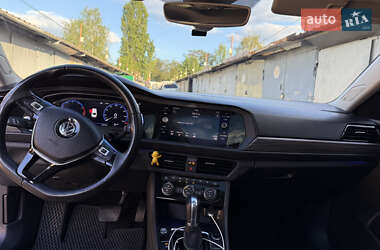 Седан Volkswagen Jetta 2018 в 