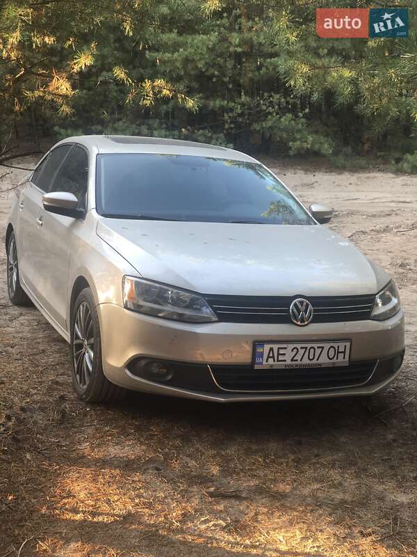 Седан Volkswagen Jetta 2012 в 