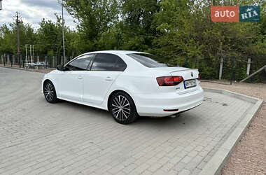 Седан Volkswagen Jetta 2015 в 