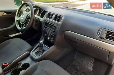 Седан Volkswagen Jetta 2014 в 