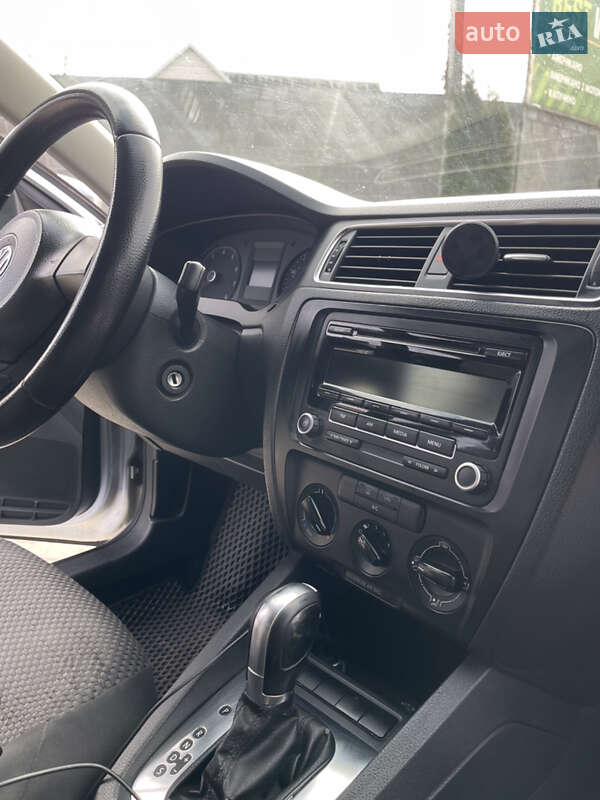 Седан Volkswagen Jetta 2012 в Кропивницком