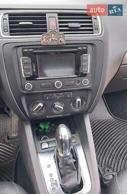 Седан Volkswagen Jetta 2012 в 