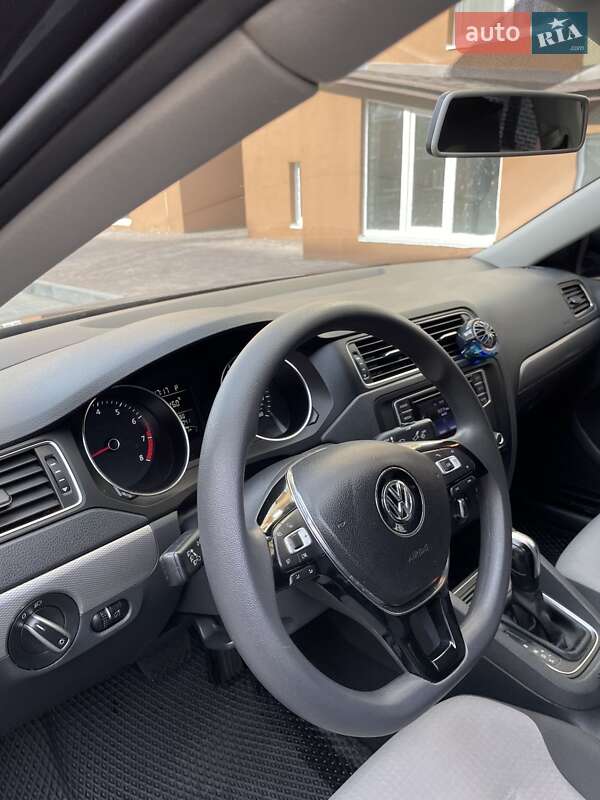 Седан Volkswagen Jetta 2016 в Киеве