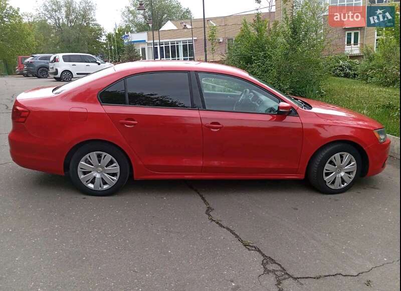 Седан Volkswagen Jetta 2011 в 