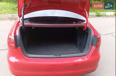Седан Volkswagen Jetta 2011 в 