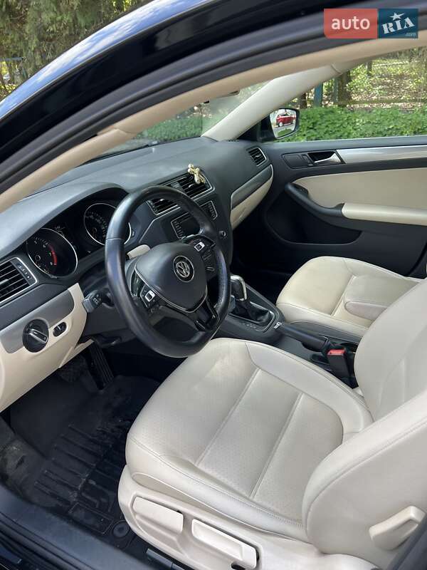 Седан Volkswagen Jetta 2017 в Львові