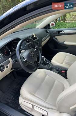 Седан Volkswagen Jetta 2017 в 