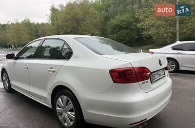 Седан Volkswagen Jetta 2014 в 