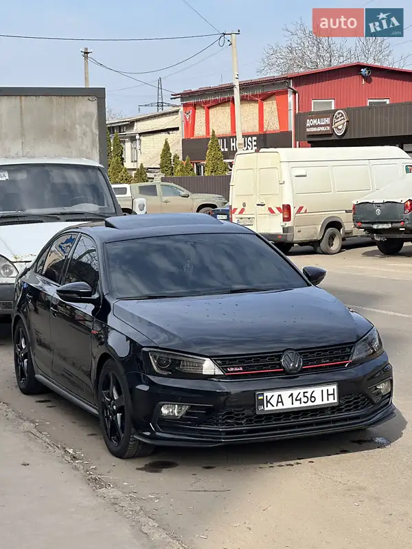 Седан Volkswagen Jetta 2015 в 