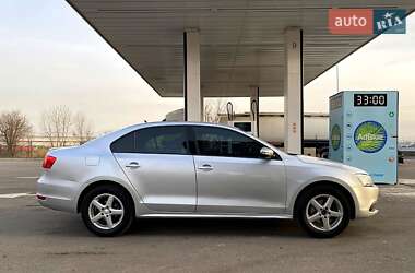 Седан Volkswagen Jetta 2014 в Дніпрі