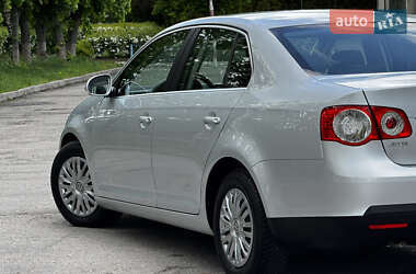 Седан Volkswagen Jetta 2009 в 