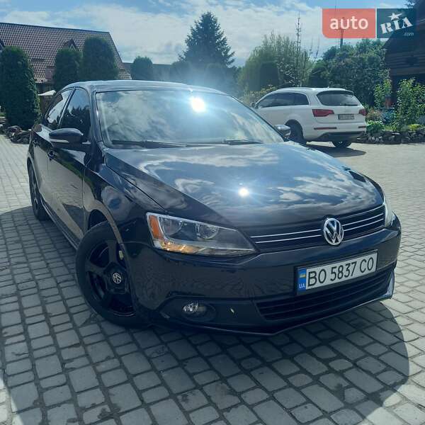 Седан Volkswagen Jetta 2012 в Борщеві