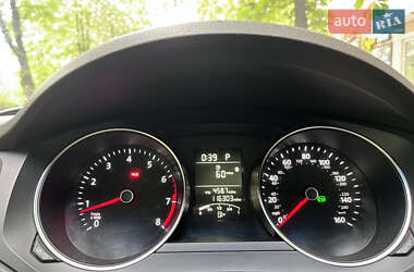 Седан Volkswagen Jetta 2015 в 
