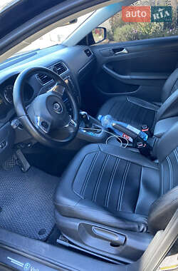 Седан Volkswagen Jetta 2012 в 