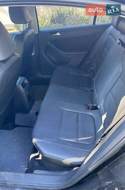 Седан Volkswagen Jetta 2012 в 