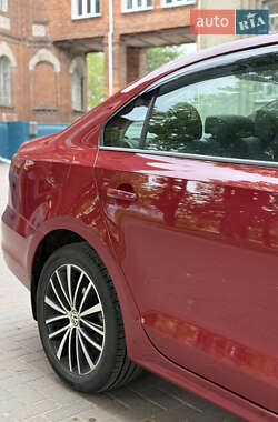Седан Volkswagen Jetta 2016 в 