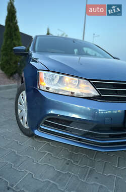 Седан Volkswagen Jetta 2015 в 