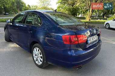 Седан Volkswagen Jetta 2012 в 