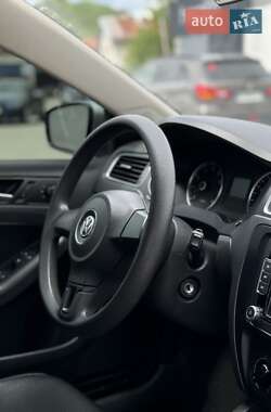 Седан Volkswagen Jetta 2014 в 