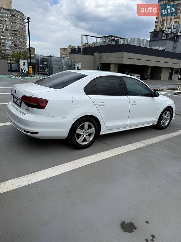 Седан Volkswagen Jetta 2016 в Києві