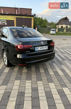 Седан Volkswagen Jetta 2016 в 