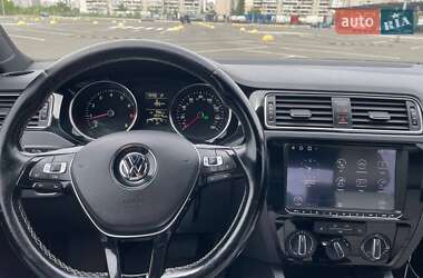 Седан Volkswagen Jetta 2016 в 