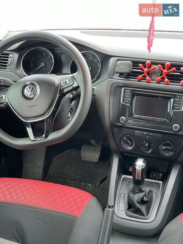 Седан Volkswagen Jetta 2015 в Гайсине