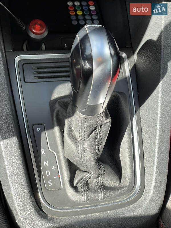 Седан Volkswagen Jetta 2015 в Гайсине