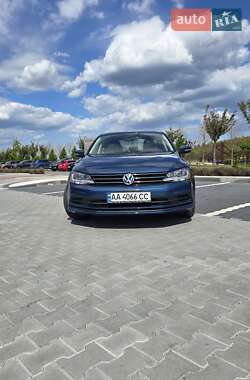 Седан Volkswagen Jetta 2016 в 