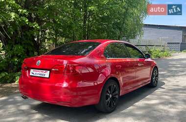 Седан Volkswagen Jetta 2013 в 