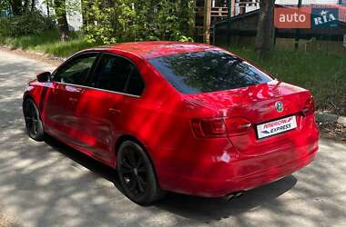 Седан Volkswagen Jetta 2013 в 