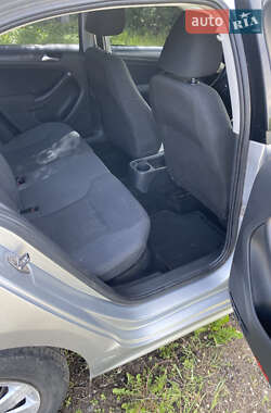 Седан Volkswagen Jetta 2011 в 
