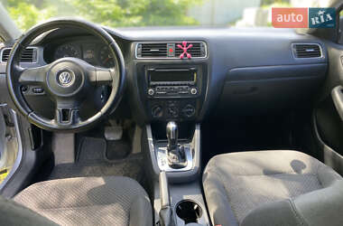 Седан Volkswagen Jetta 2011 в 