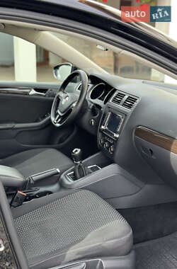 Седан Volkswagen Jetta 2015 в 