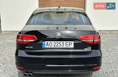 Седан Volkswagen Jetta 2015 в 