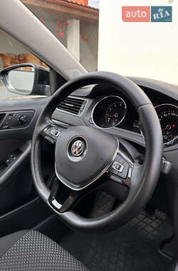 Седан Volkswagen Jetta 2015 в 