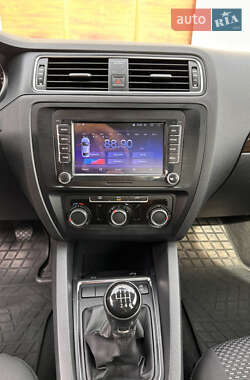 Седан Volkswagen Jetta 2015 в 