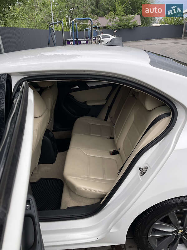 Седан Volkswagen Jetta 2012 в Днепре