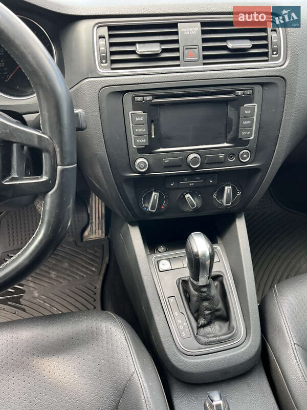 Седан Volkswagen Jetta 2015 в Львове