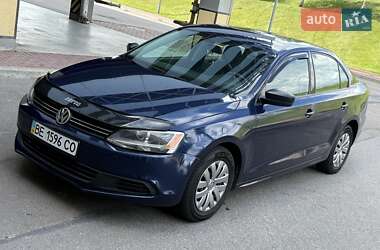 Седан Volkswagen Jetta 2013 в 